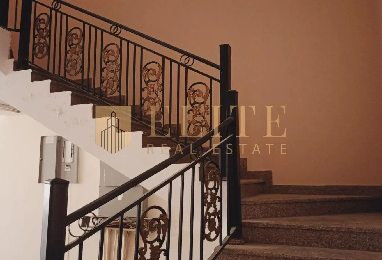 Spacious 6-Bedroom Stand-Alone Villa in Umm Sla - Villa in Umm Salal Ali