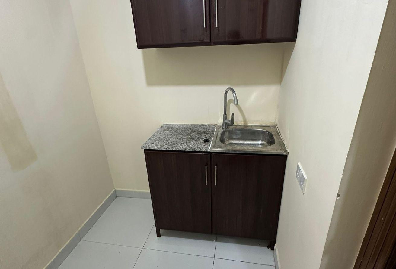 Moaither South, room with a kitchen and a comprehe - Apartment in Doha