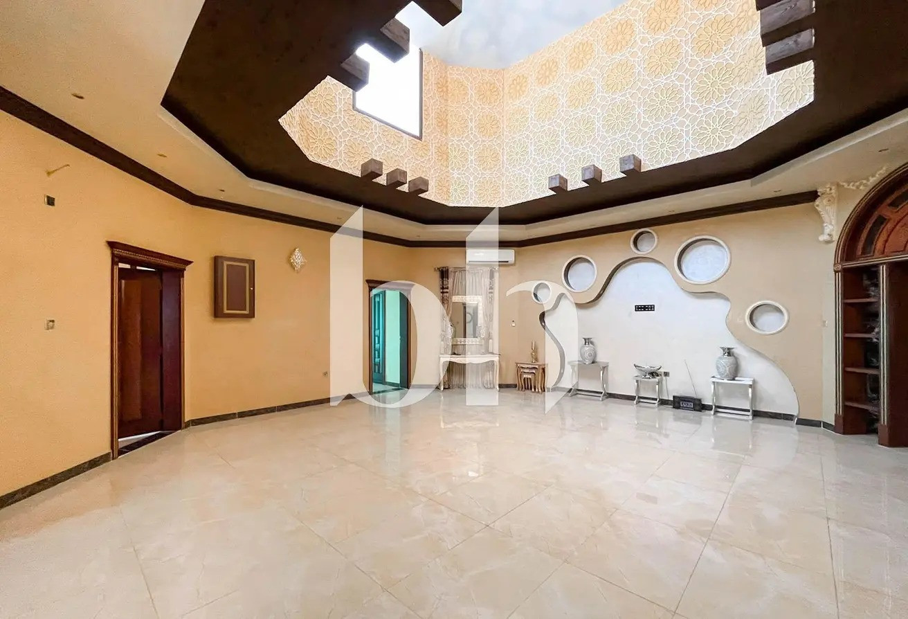 للبيع فيلا خدميه في المرخيه 5 م