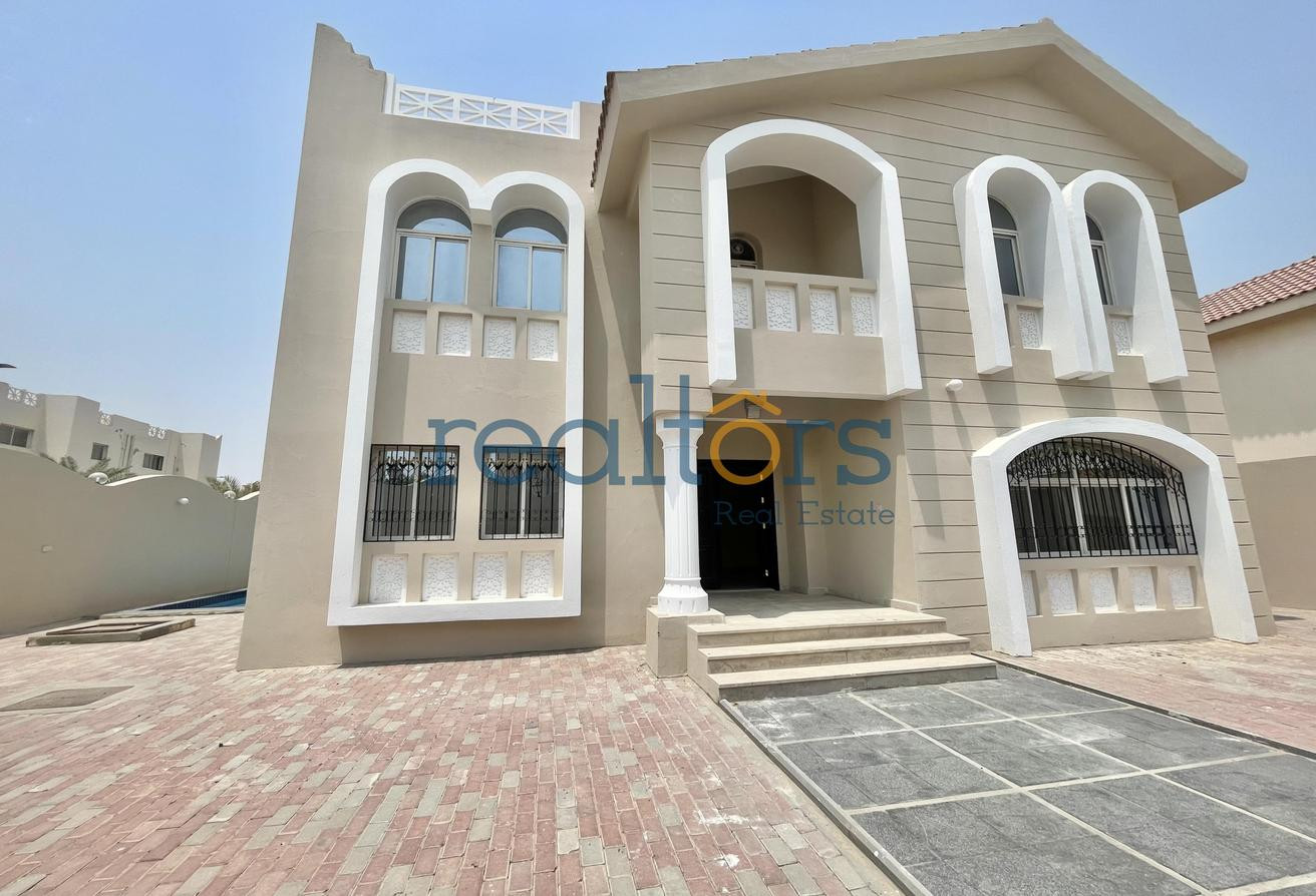 Stand Alone 4 BR + Maid | Private Pool | Duhail - Villa in Street 870