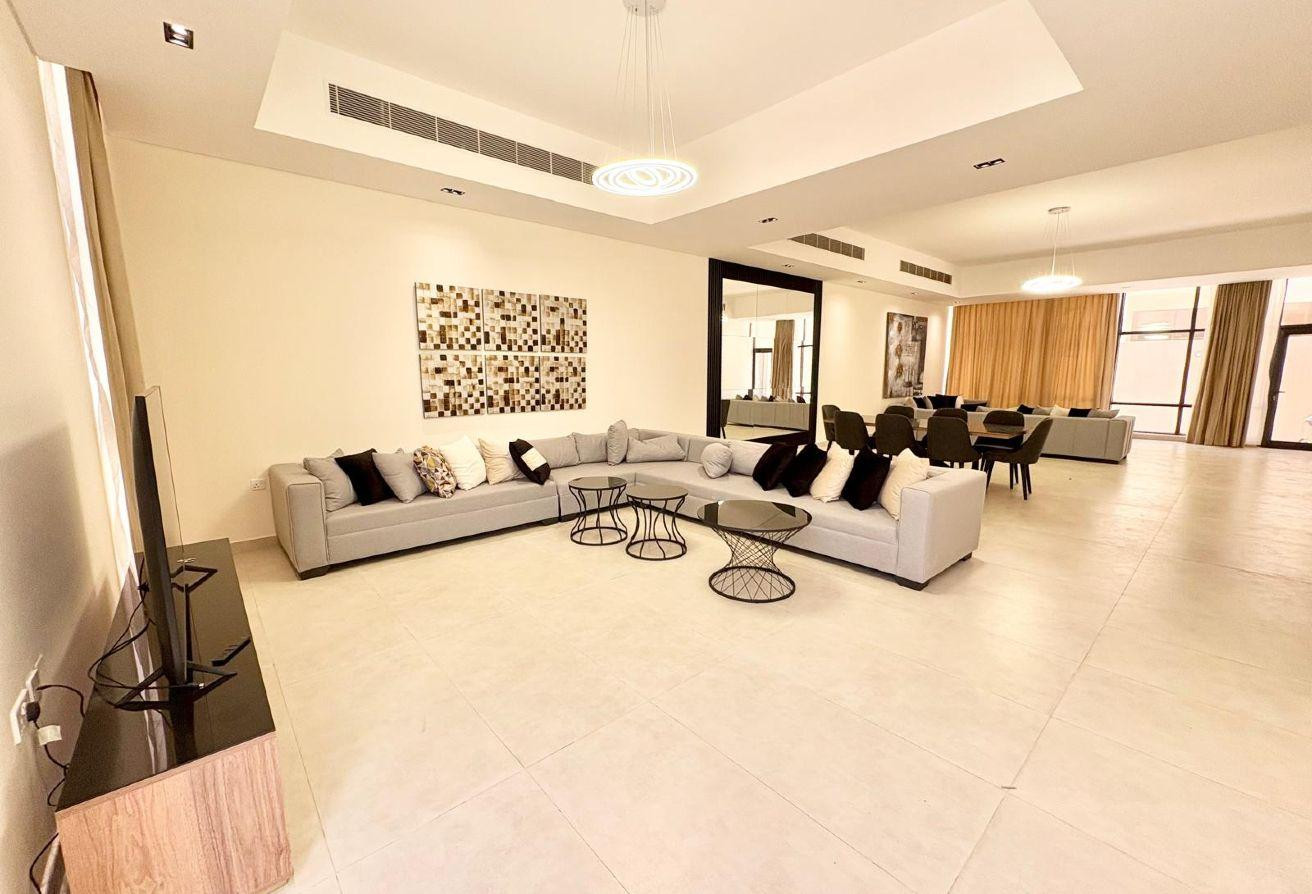 Luxury Brand New 5BDR+MAID villa with private pool - Villa in Sumaysimah