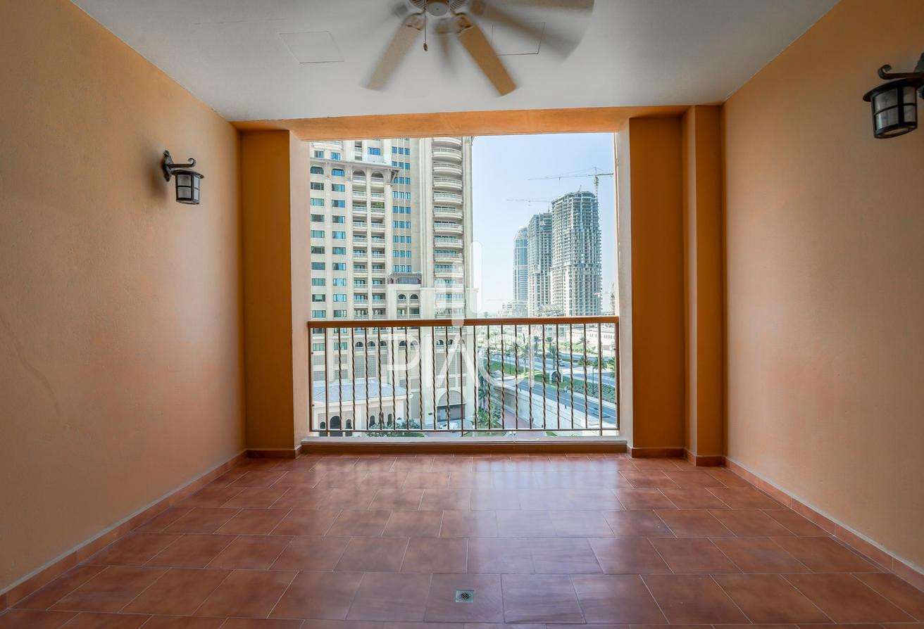 Fabulous Semi Furnished 1 BD Aprt. | Porto Arabia - Apartment in East Porto Drive