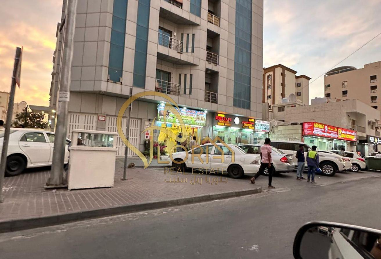 للبيع مبنى شقق فندقيه +2 محل - بالدوحة الجديدة - Hotel Apartments in Doha Al Jadeed