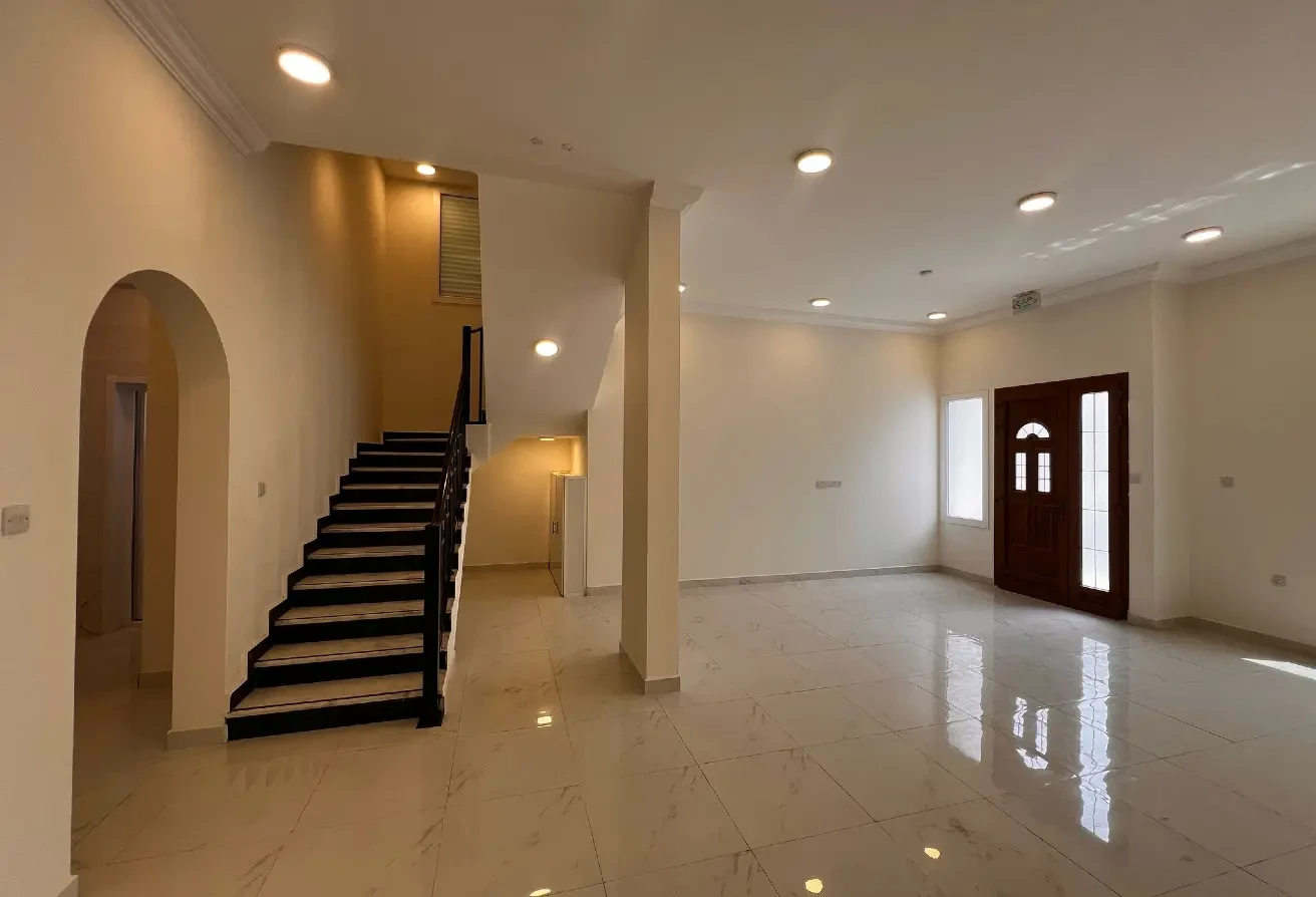 7 BEDROOM VILLA IN COMPOUND NEXT TO AL HAZM MALL - Villa in Al Markhiya
