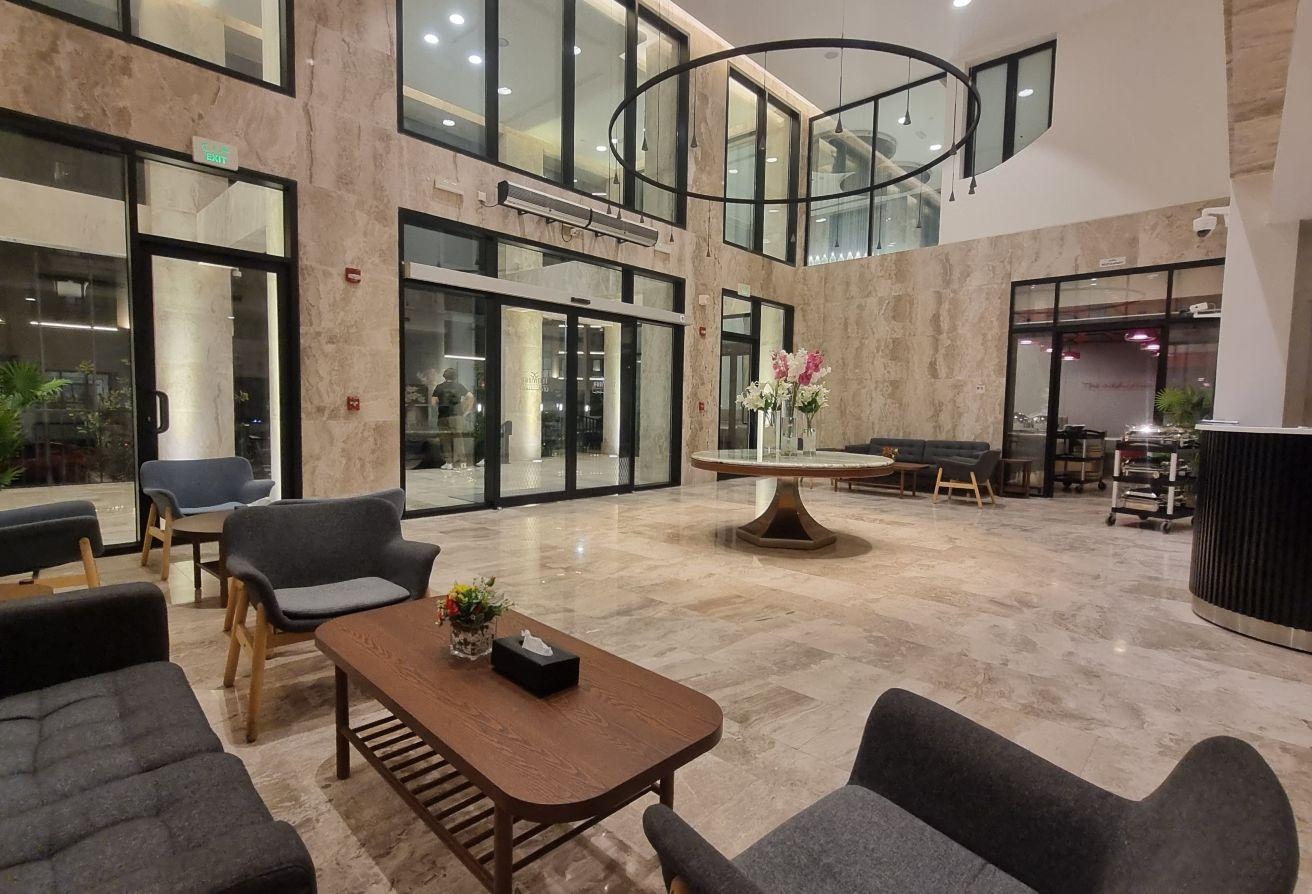 1 BHK FF Hotel Apartment in Ramada signal 5500 QR - Apartment in Rawdat Al Matar