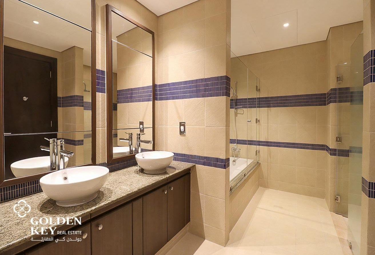 Semi Furnished 2BR+Balcony|Big Layout|Porto Arabia - Apartment in West Porto Drive