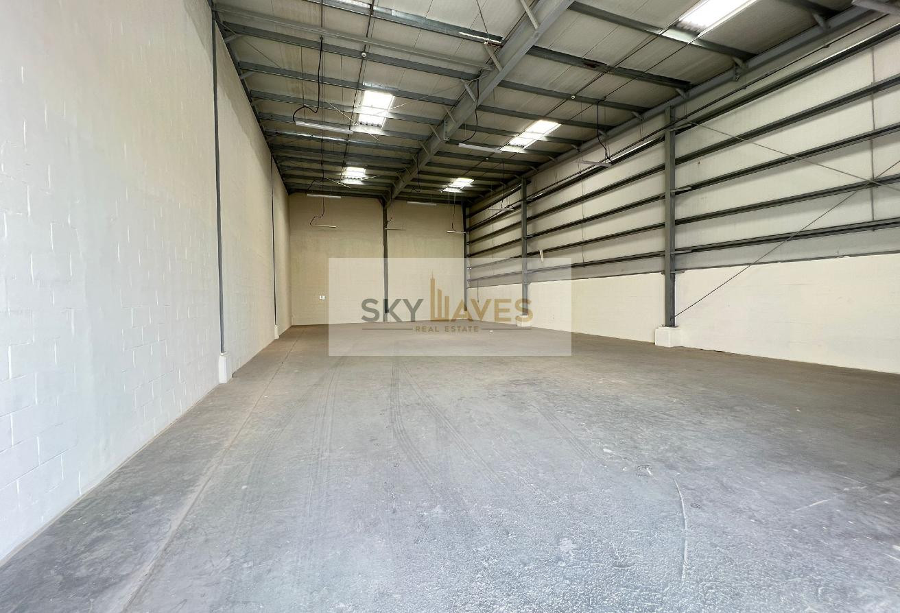 2 MONTH FREE//300 SQM STORE AVAILABLE UMMALSANEEM - Studio Apartment in Industrial Area