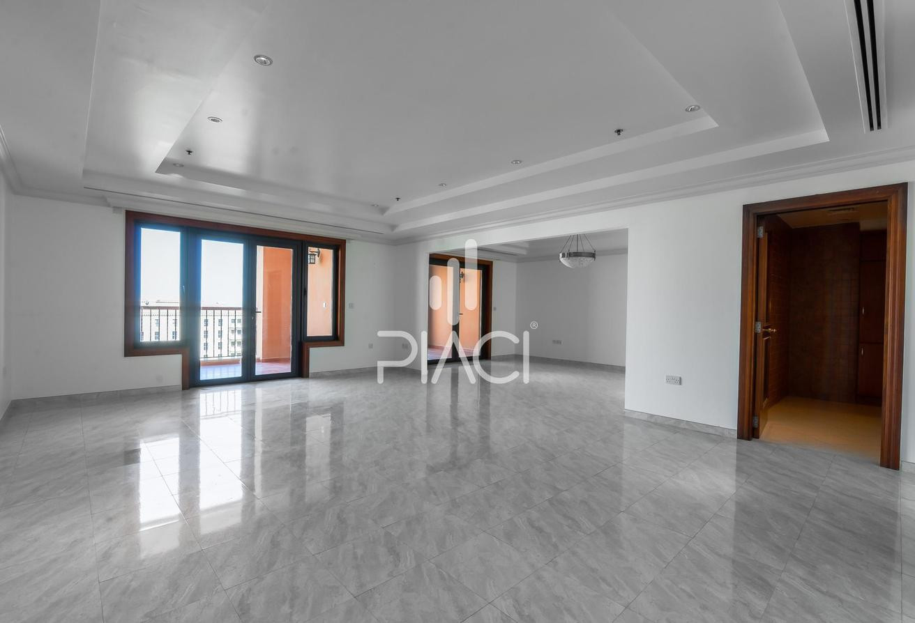 Captivating SF 2 BD Apartment | Porto Arabia - Apartment in East Porto Drive