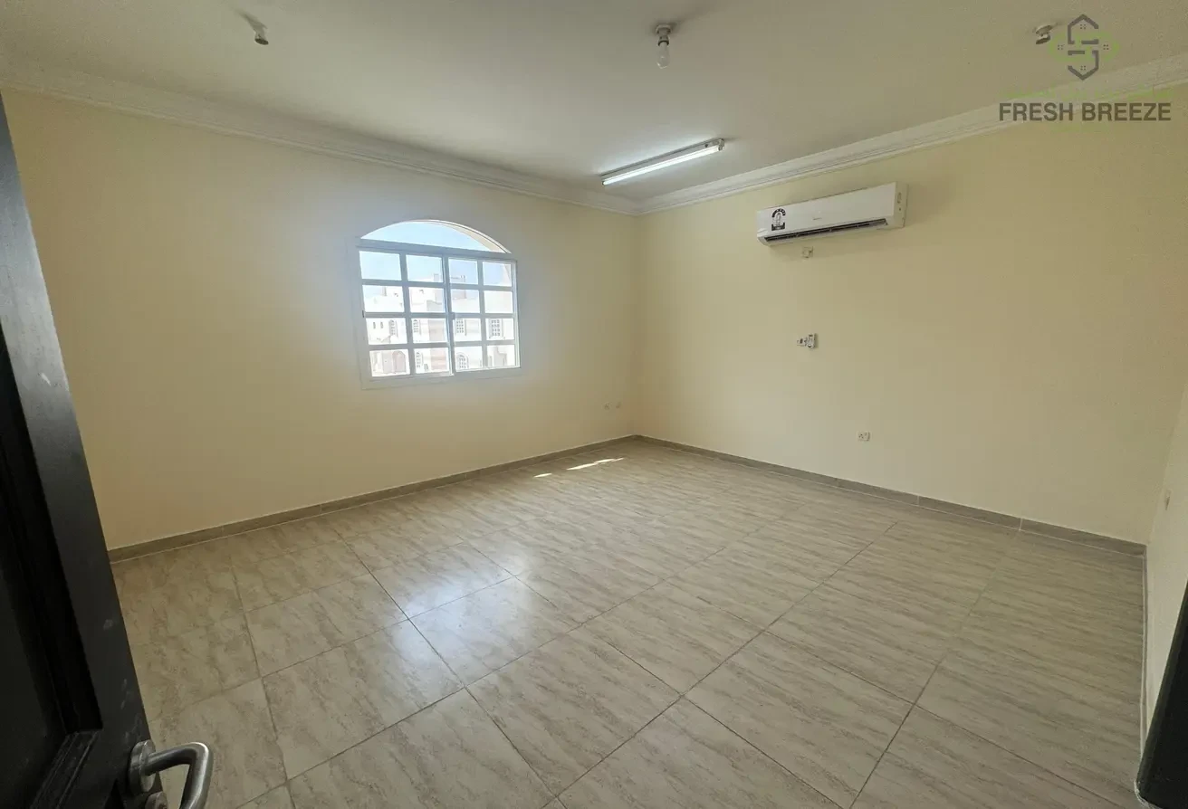 5BHK COMPOUND VILLA 1 ROOM ON GROUND IN AIN KHALID - Villa in Ain Khaled