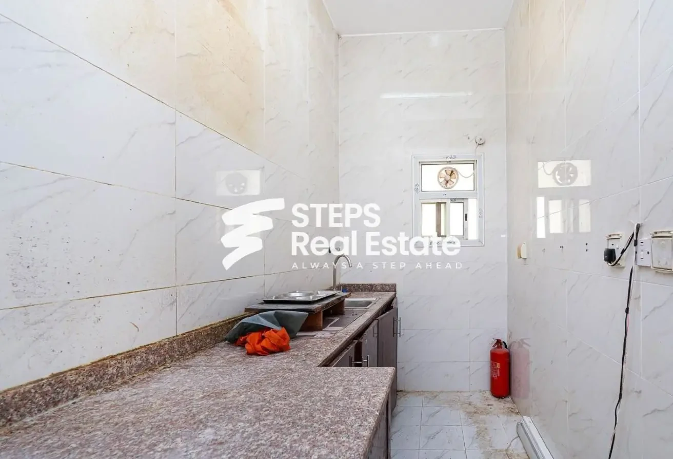 Studio for Staff for Rent in Birkat Al Awamer - Staff Accommodation in East Industrial Street