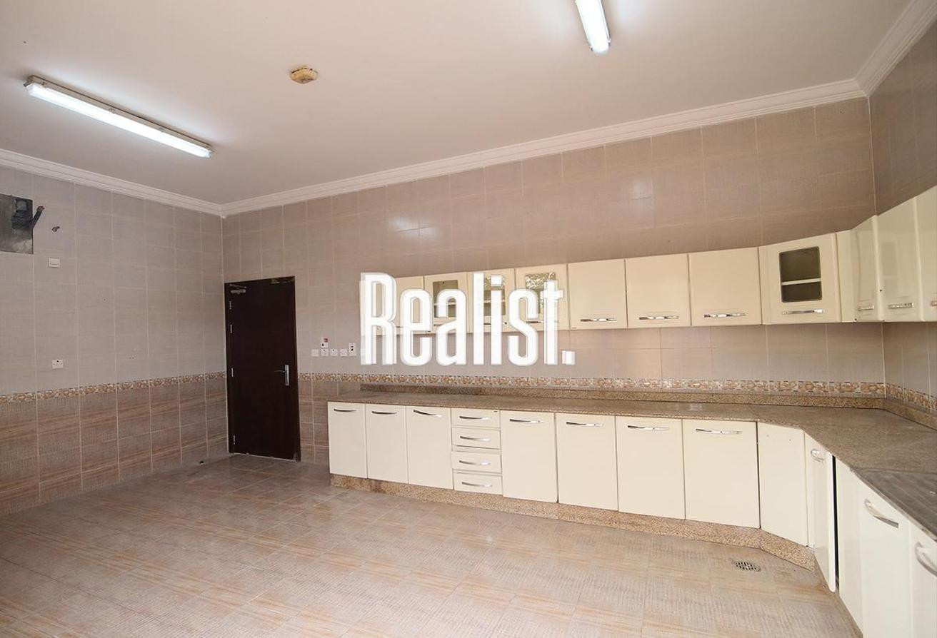 READY TO MOVE IN VILLA FOR SALE WITH TITLE DEED - Villa in Umm Al Amad