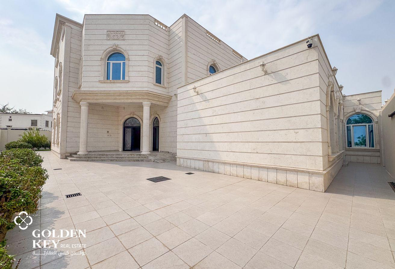 Family Use or Investment Income | Prime 8-BR Villa - Villa in Al Dafna