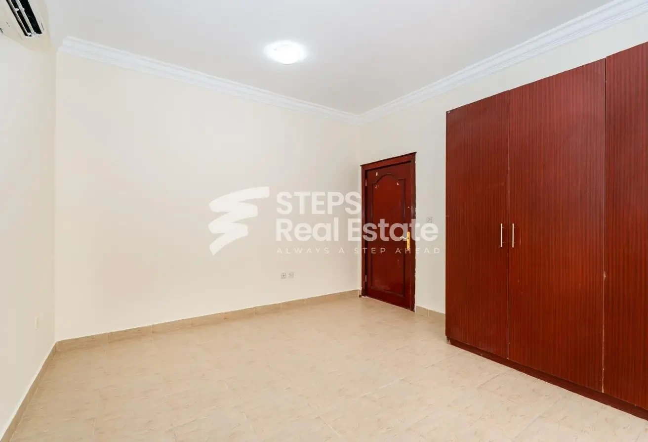 Spacious Villa with Balcony and Backyard for Rent - Villa in AlMuraikh