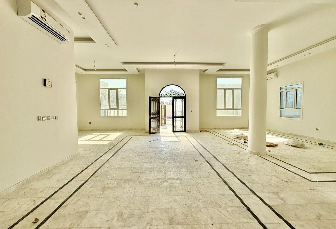 HUGE LUXURY VILLA | 5BEDROOMS + | AL DUHAIL - Apartment in Street 871