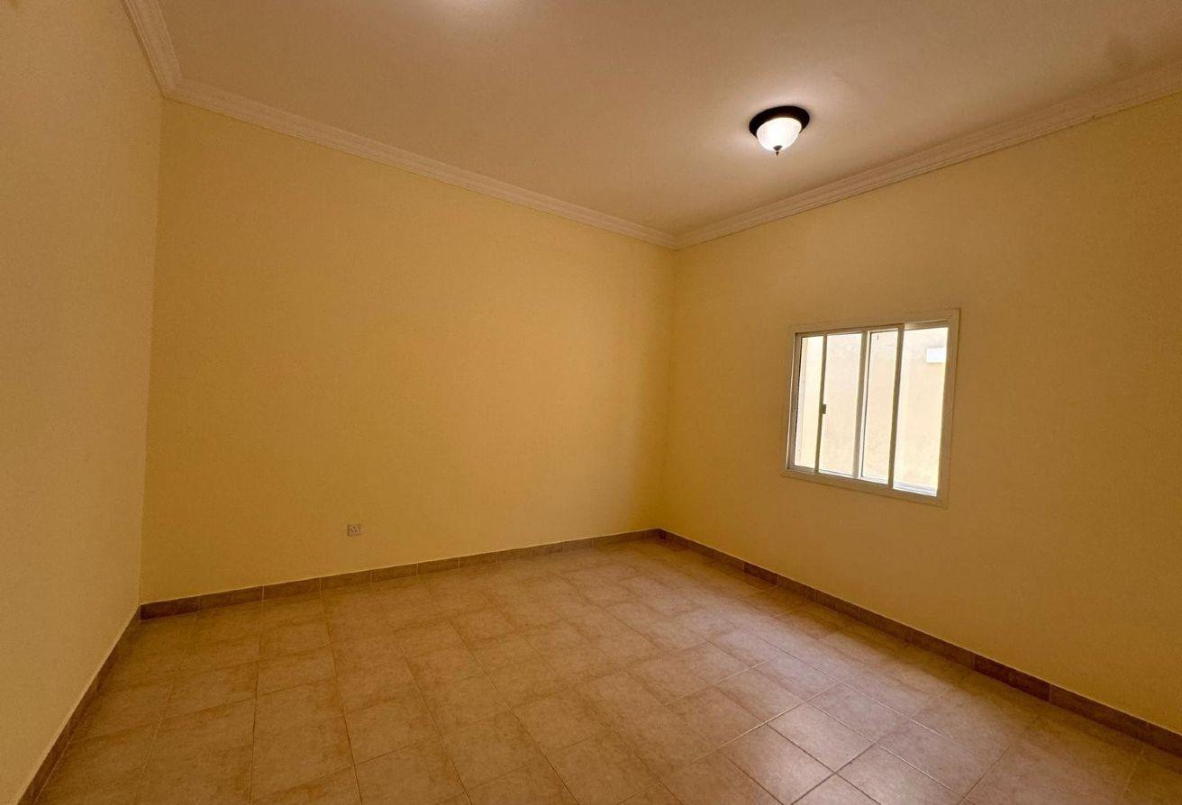 Spacious Compound Villa | Family-Friendly Living - Compound Villa in Bu Hamour Street