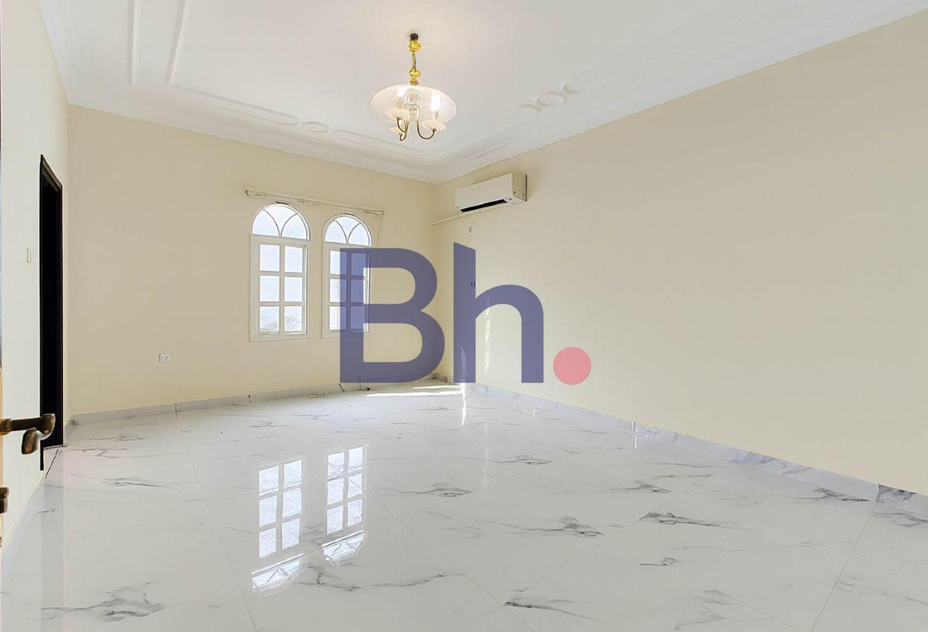 5 BEDROOMS - PERFECT FOR FAMILY OR FEMALE STAFF - Apartment in Al Hadara Street