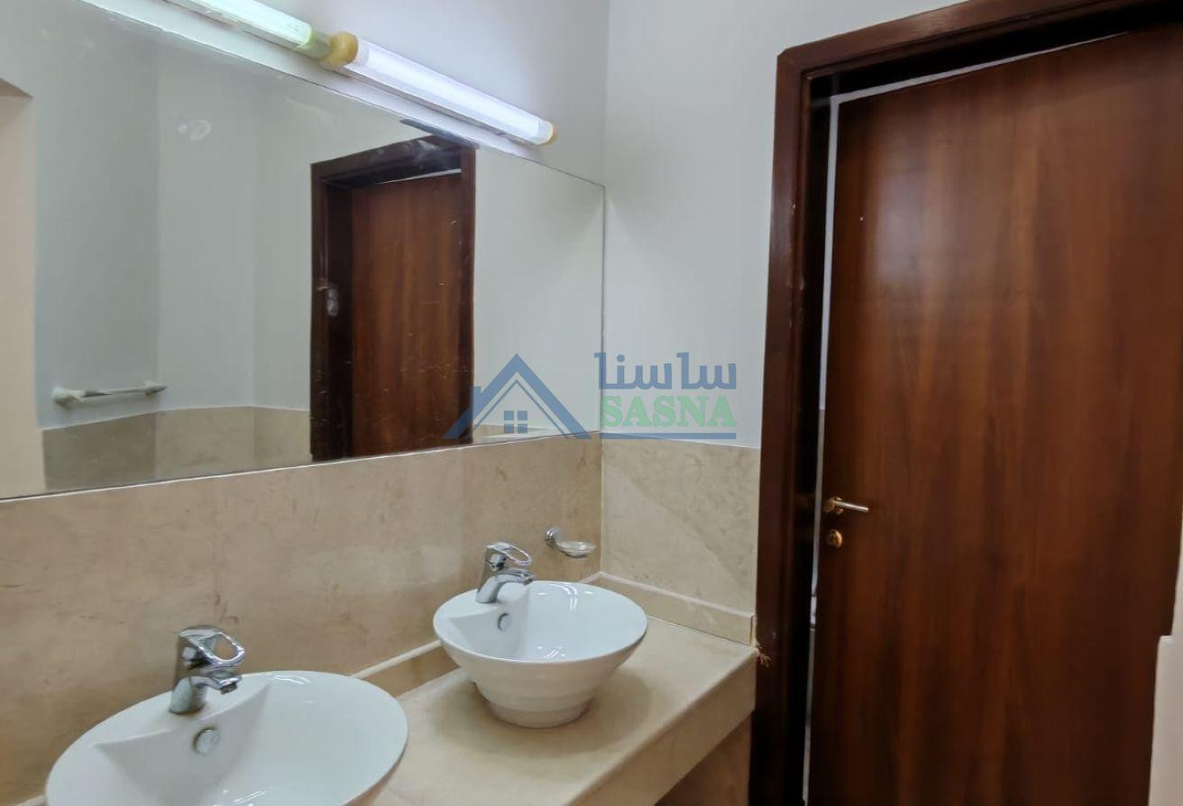 SPACIOUS 5BR VILLA IN AL WAAB - PRIVATE POOL - AC