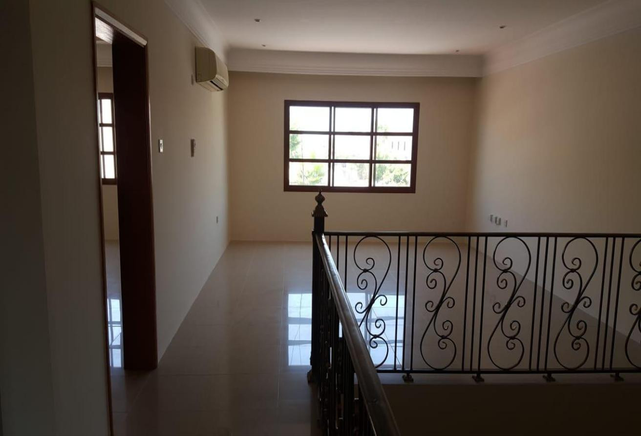 Luxury 3 BHK + Maid Room! No Comsn ! - Compound Villa in Al Duhail