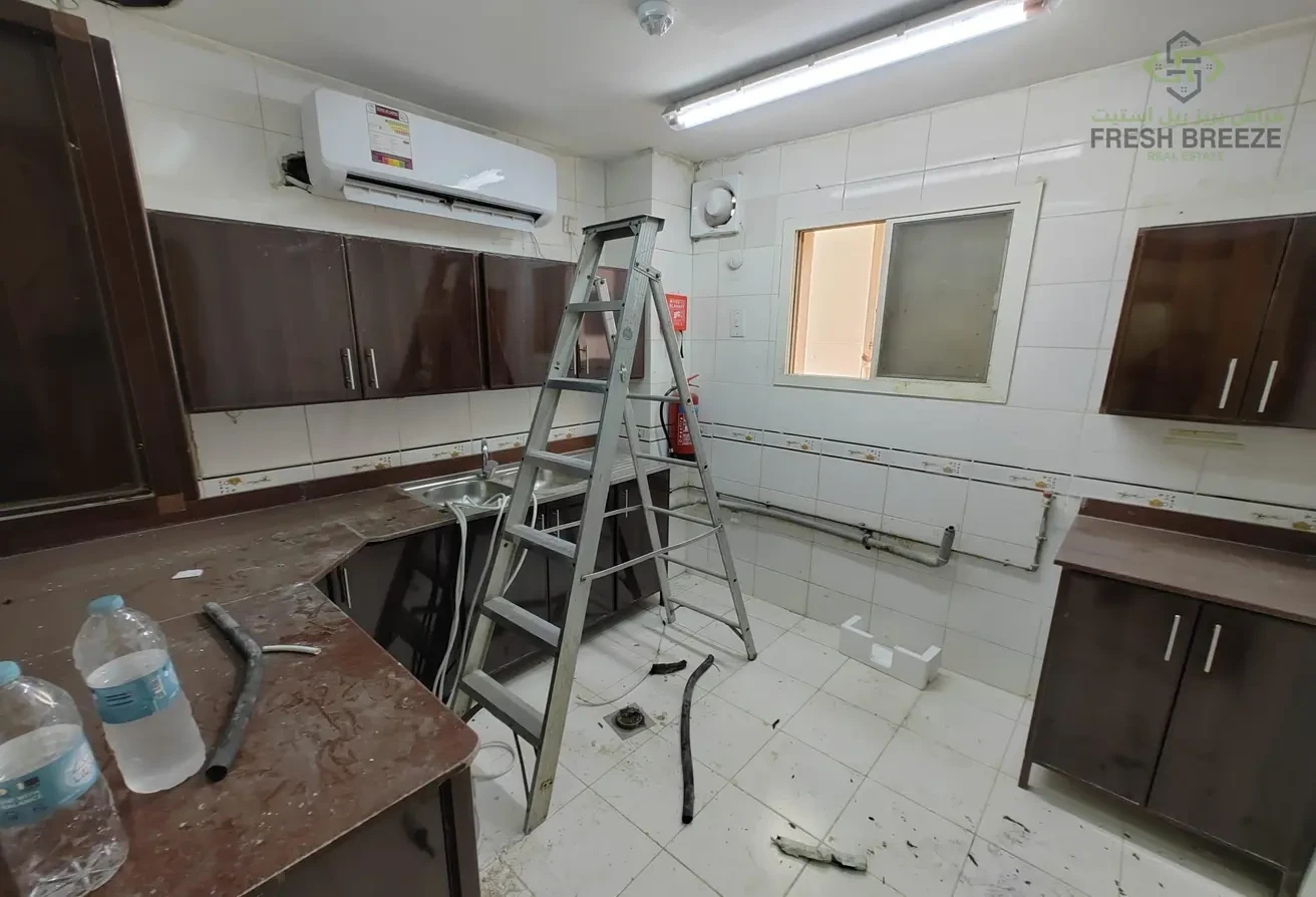 Spacious 3 BHK Un Furnished Steps From Mirqab Mall - Apartment in Al Nasr Street