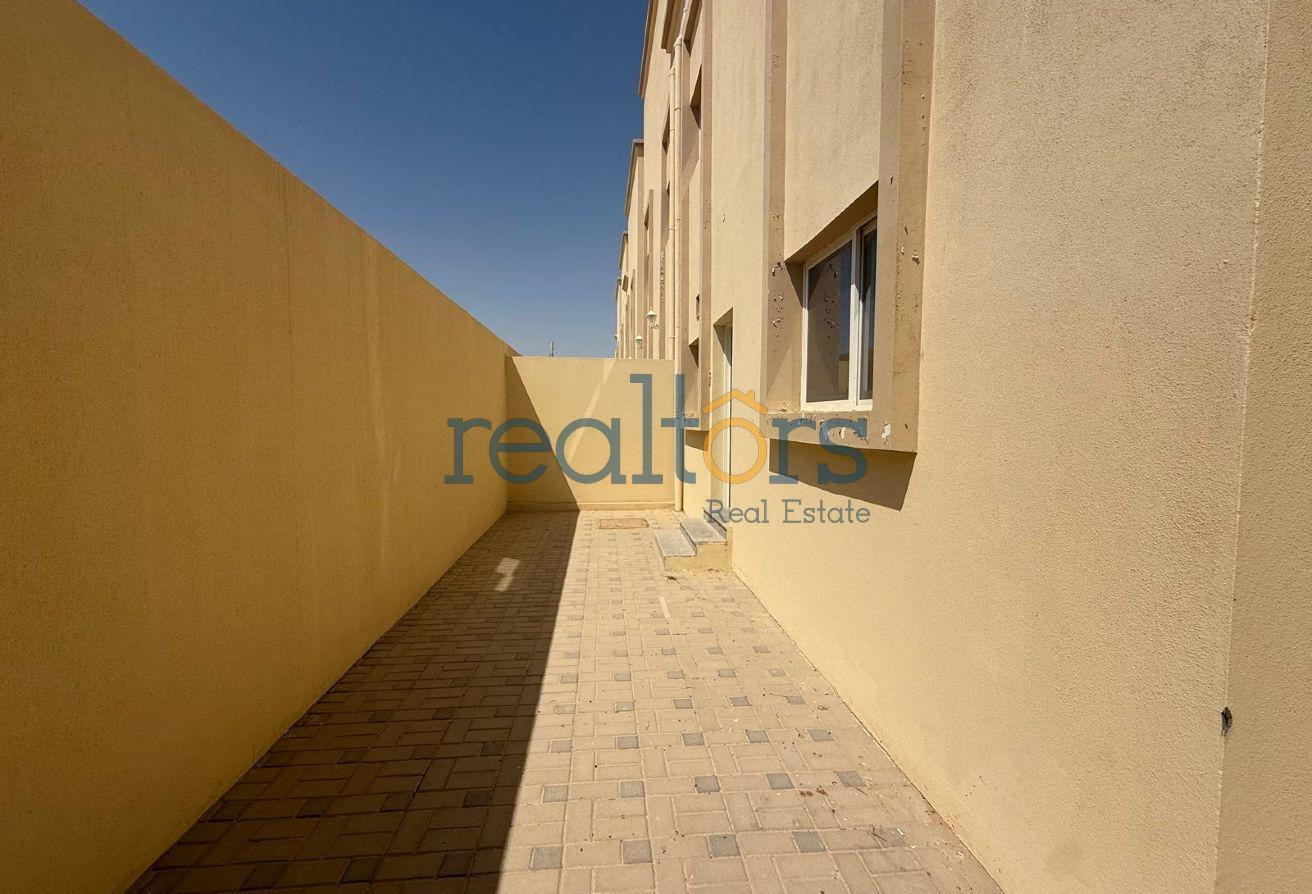 Elegant 6 BR Villa in Sakhama For Sale - Compound in Al Sakhama
