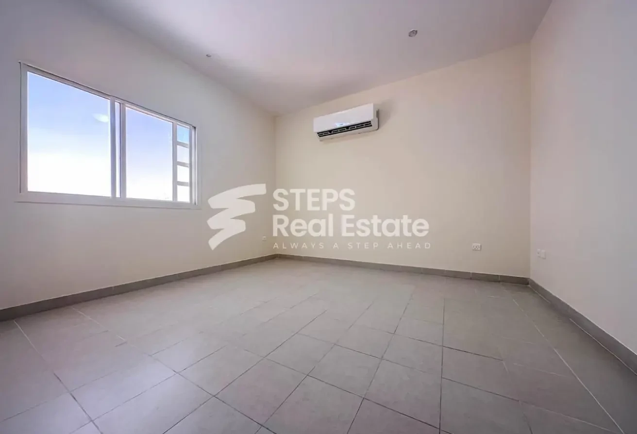 Spacious Villa with Maids Room and Basement - Villa in Al Waab Street