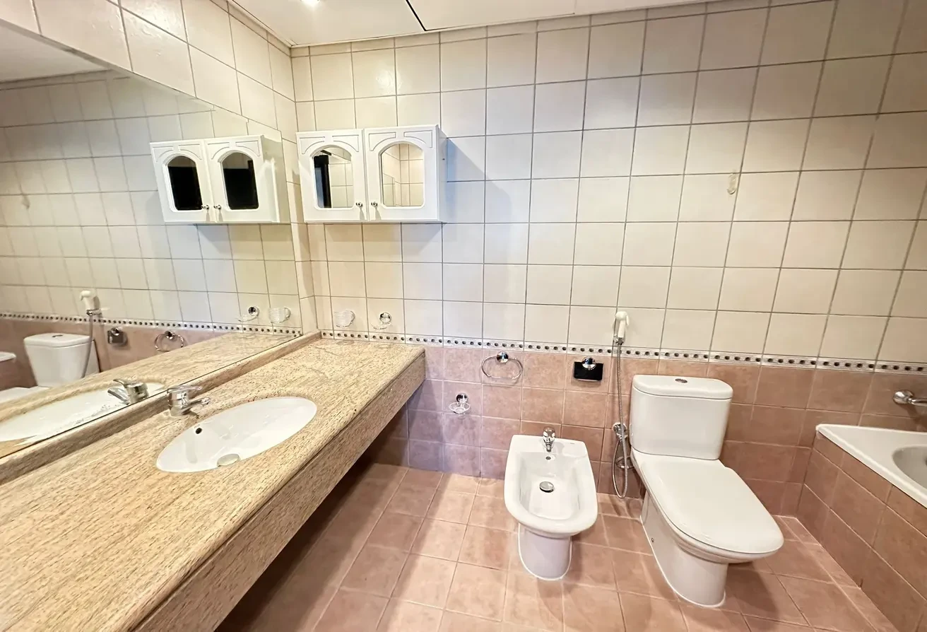 Stylish 3 Plus Maid with City/Sea View with Bills - Apartment in West Bay