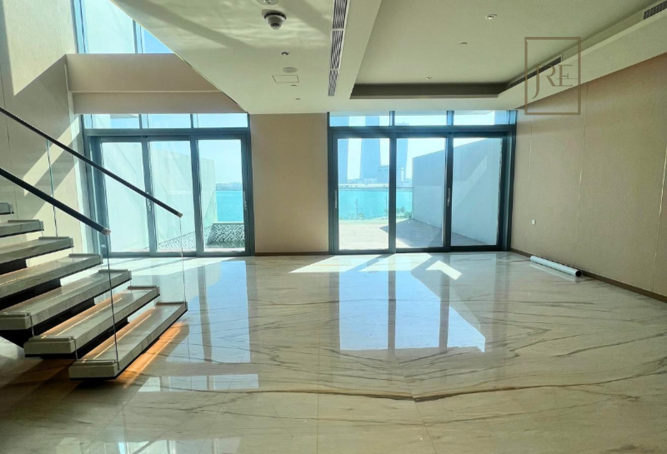 Ready to Move in Townhouse with Sea View