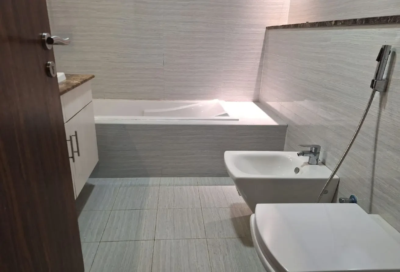 Elegant and compact 2 bedroom unit. Great location - Apartment in Tower 21