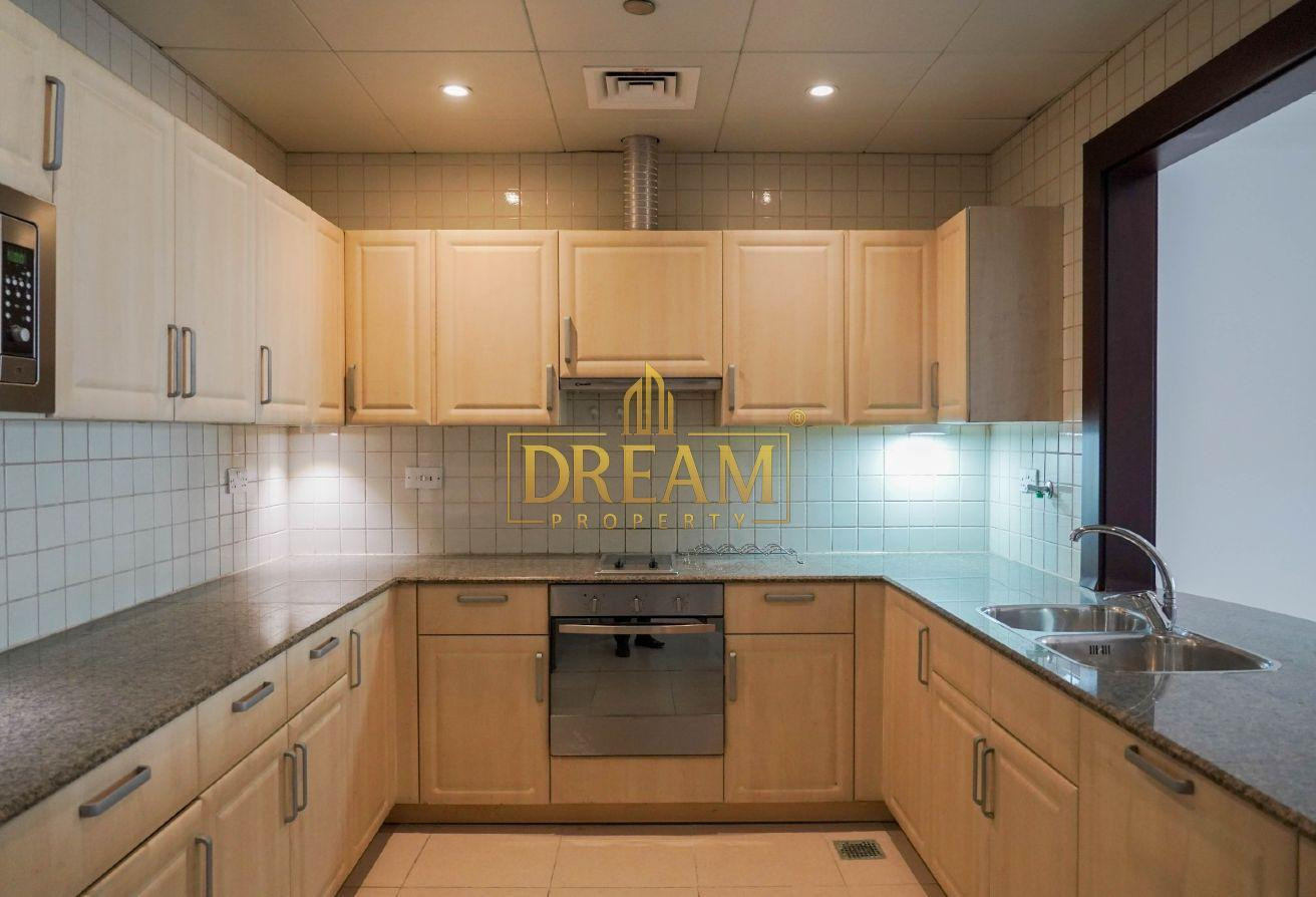 Huge Balcony | 1 Bedroom | Semi Furnished - Apartment in Marina Gate