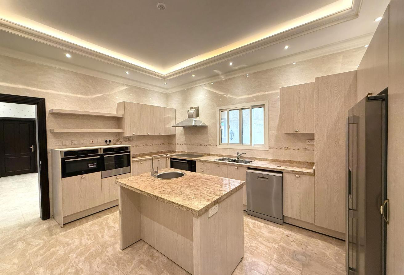 BIG LUXURY NEW 9BR VILLA FOR SALON+LICENSE - Villa in Umm Qarn
