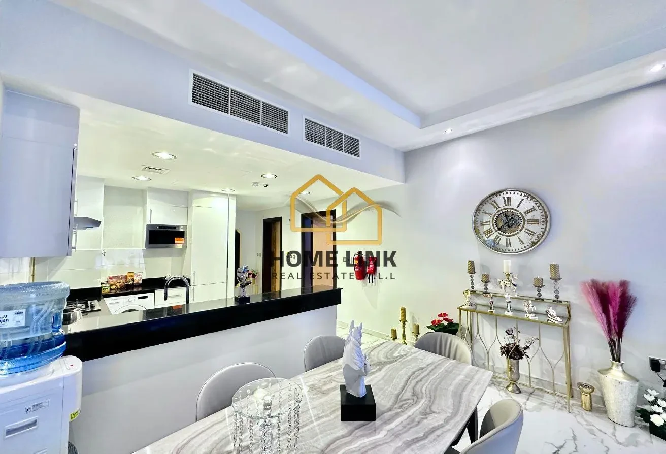 SPACIOUS AND ELEGANT 1 BEDROOM FF APRT IN FOXHILLS