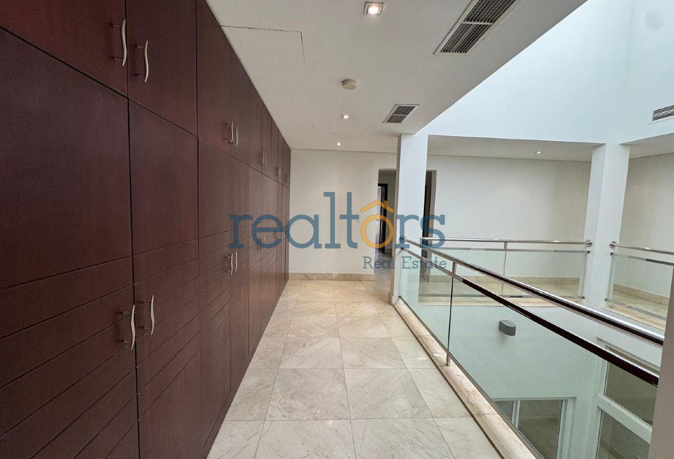 Luxury waterfront 4+Maid villa with private Garden - Compound Villa in West Bay Lagoon