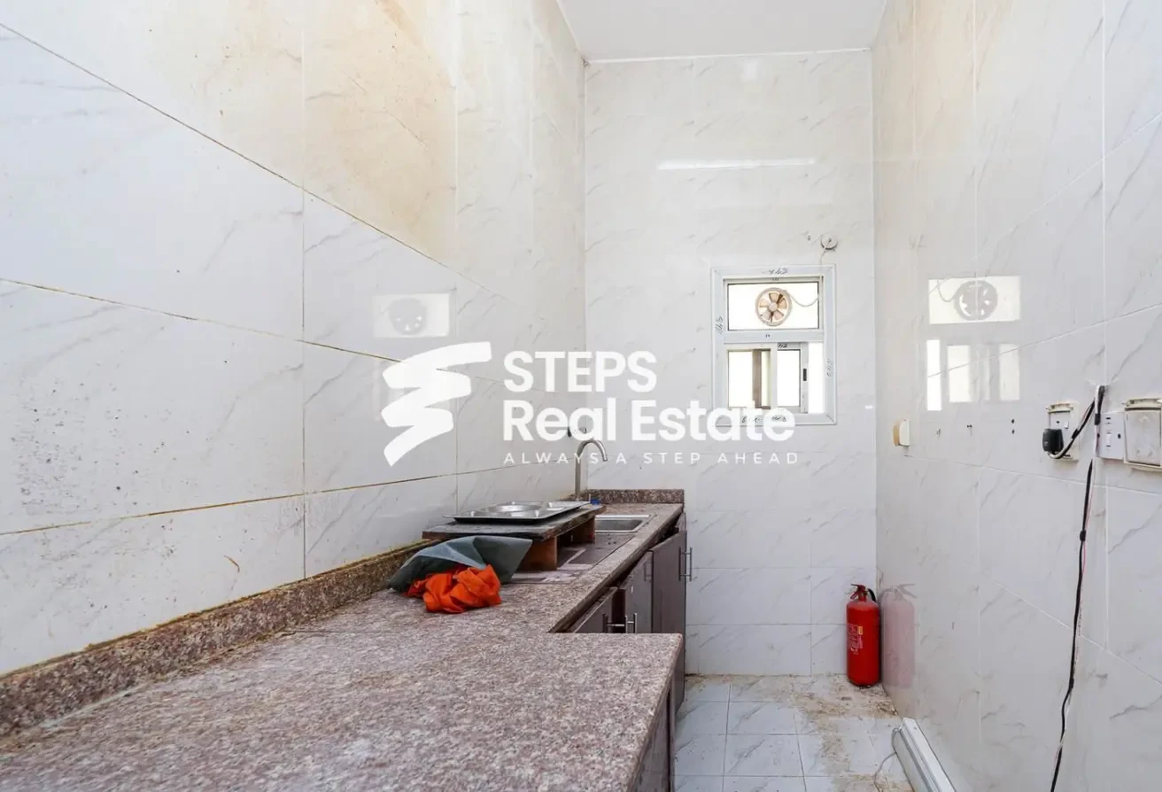 Studio for Staff for Rent in Birkat Al Awamer - Staff Accommodation in East Industrial Street