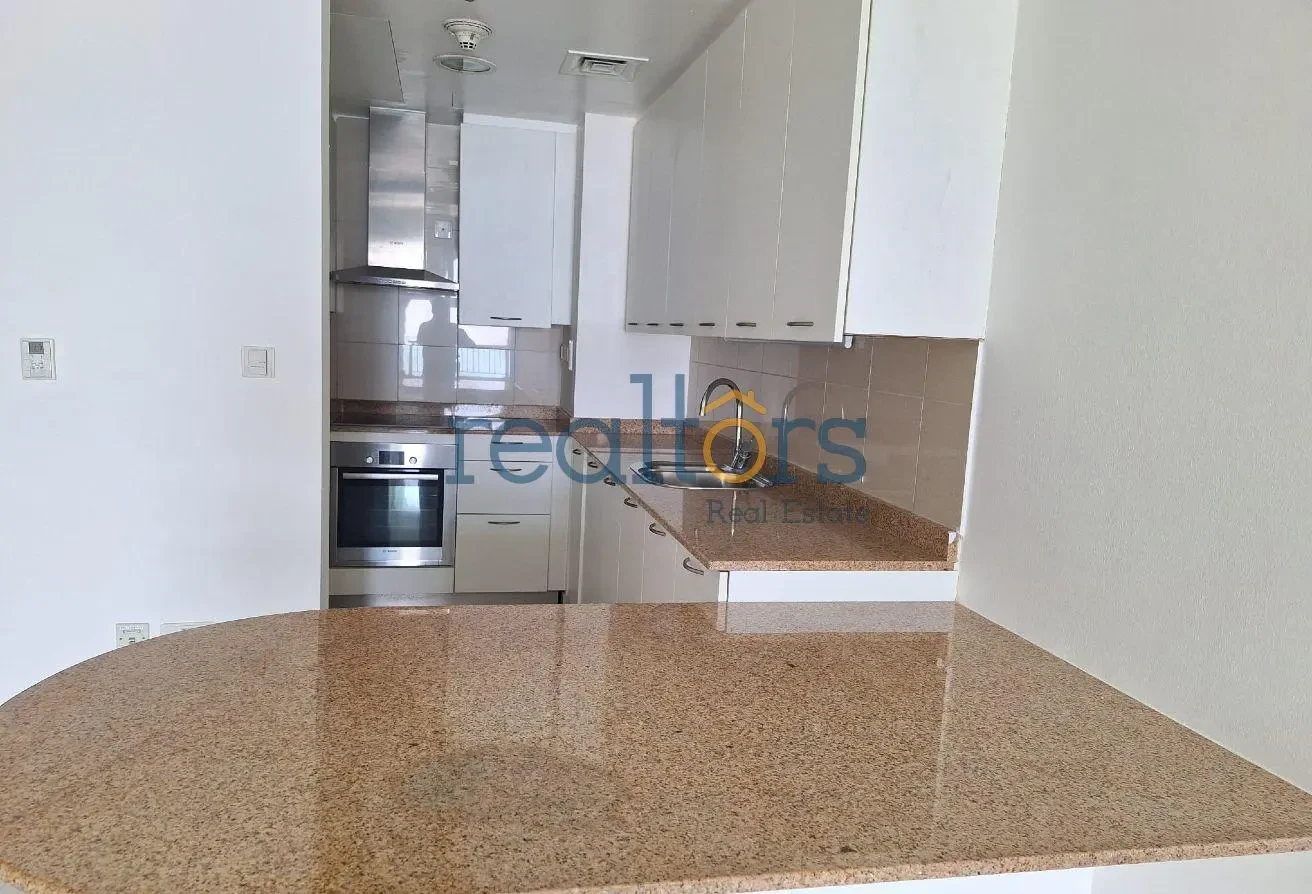 Amazing deal!! Semi furnished studio with sea view - Studio Apartment in Tower 29