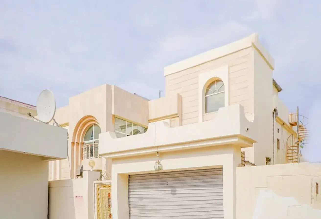 Spacious Villa for Sale | Semi Furnished - Villa in Old Airport Road