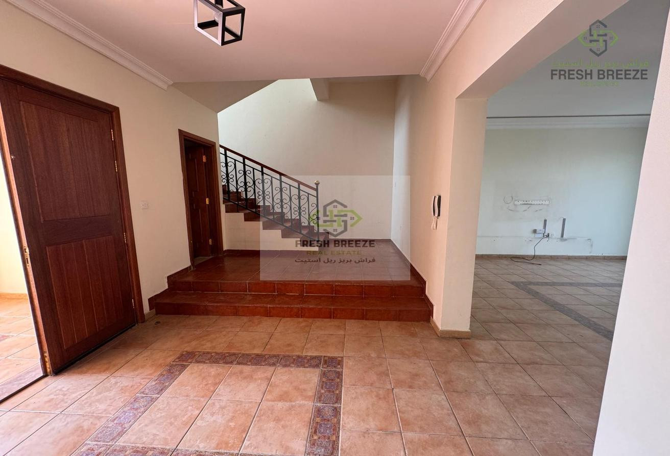 3BHK SF PACIOUS COMPOUND VILLA IN AL-NASR - Villa in Al Nasr Street