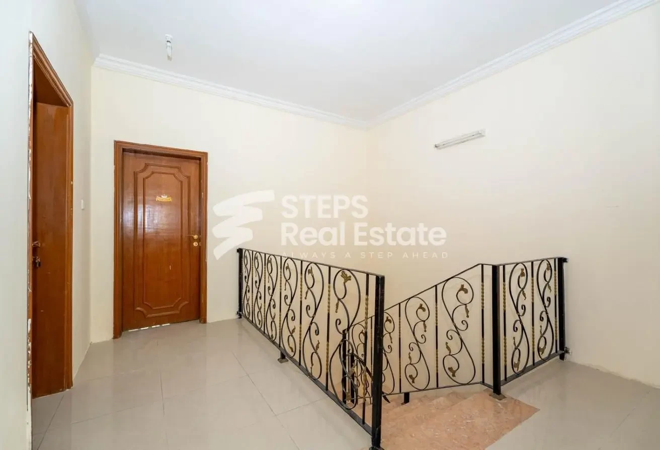 Spacious Villa for Rent with Backyard - Villa in Al Hanaa Street