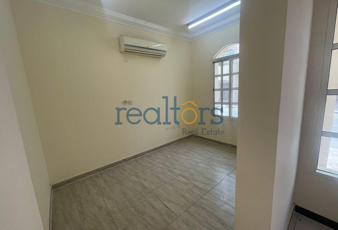 Newly renovated 5 BHK family compound - Compound Villa in Wadi Al Shaheeniya Street
