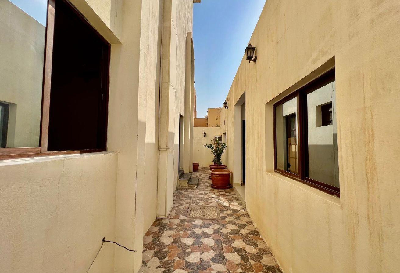 villa 7 bedrooms_majles+salon_spacious in al wakra - Villa in Al Wakair