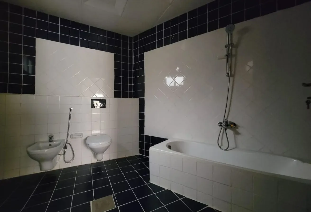 2 BHK Un Furnished Apartment Near to Metro Station - Apartment in Najma Street