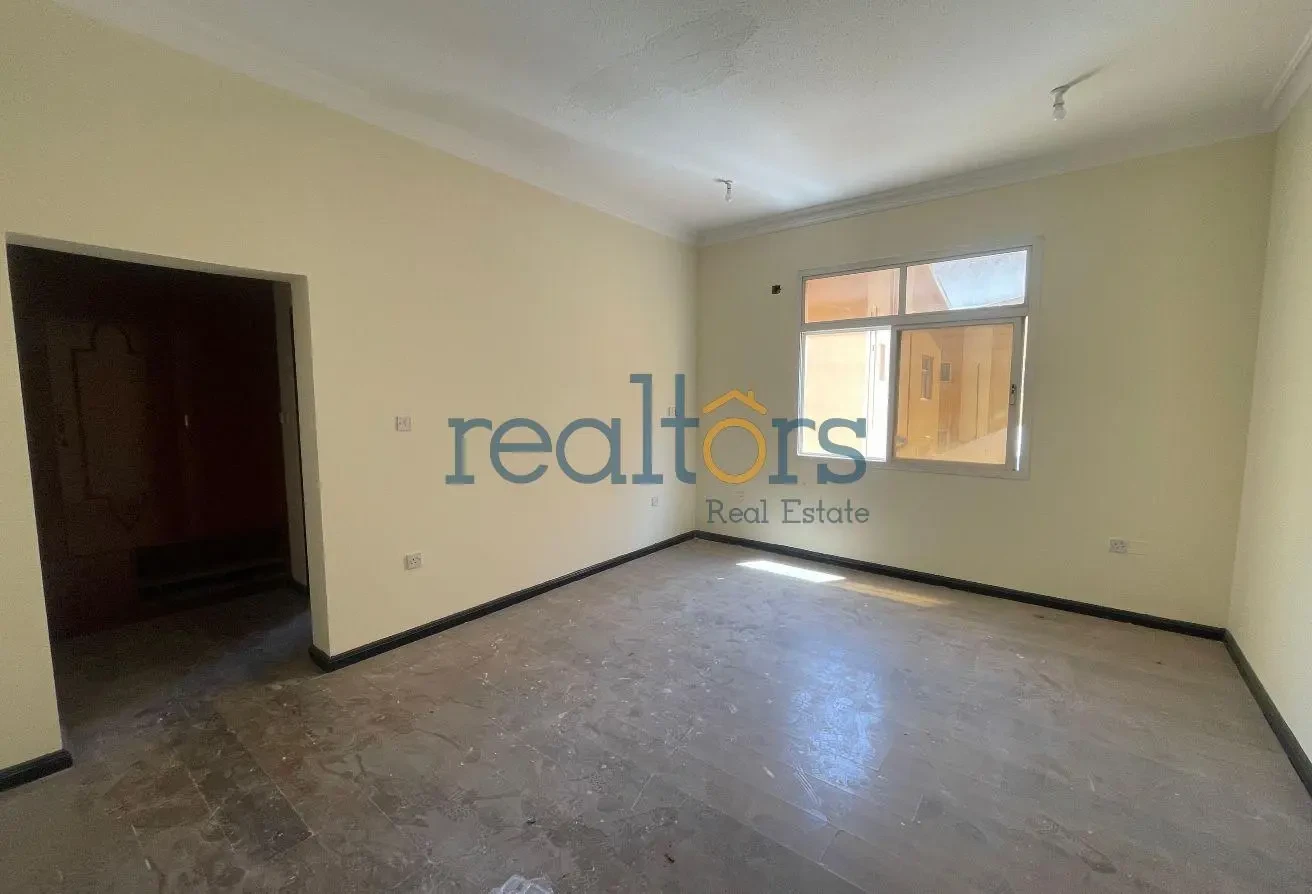 2 Villas for Sale – Excellent Location Duhail - Villa in Street 870