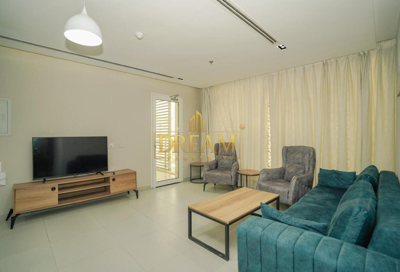 BRIGHT and SPACIOUS 1-BEDROOM APT WITH BALCONY