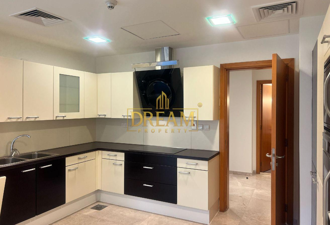 Semi Furnished 3 Bedroom + Maid for Rent - Apartment in West Bay
