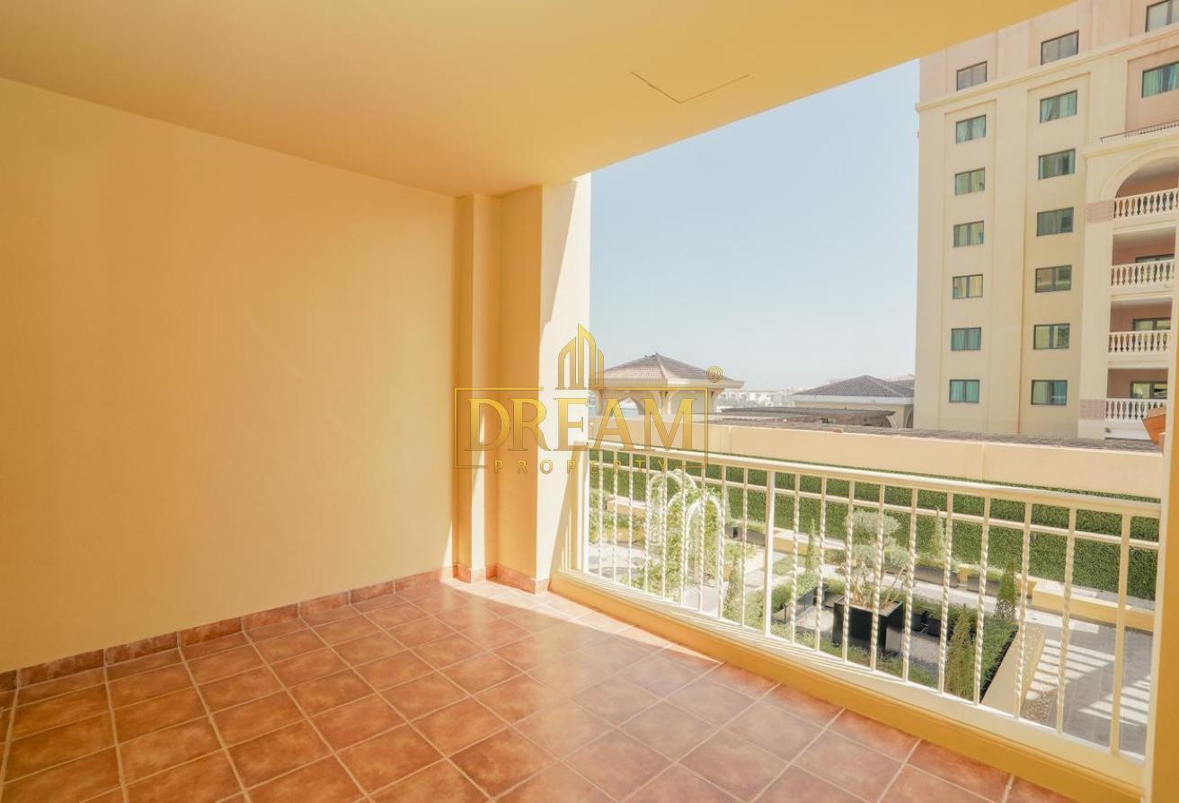 FF Studio With Balcony | Bills Included - Studio Apartment in Marina Gate