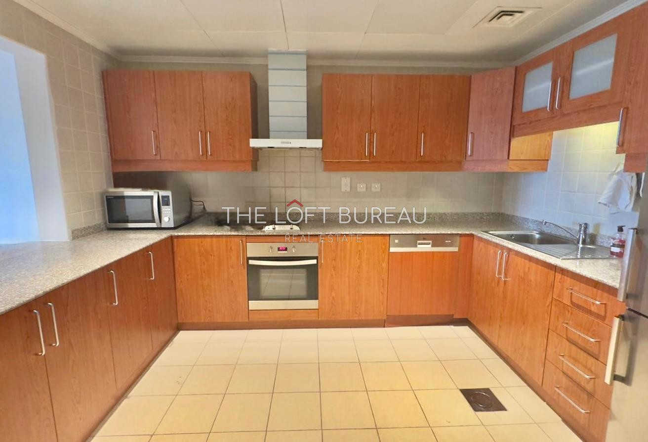Porto Arabia 1 Bedroom|Fully Furnished | Balcony - Apartment in Tower 5