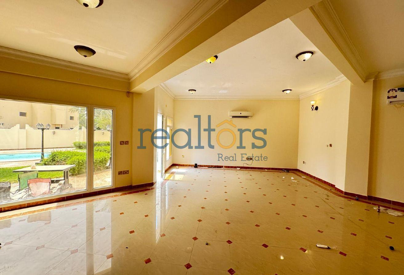 3 BED WITH STORAGE VILLA SF INCLUDING BILLS &amp; MNTC - Villa in West Gate