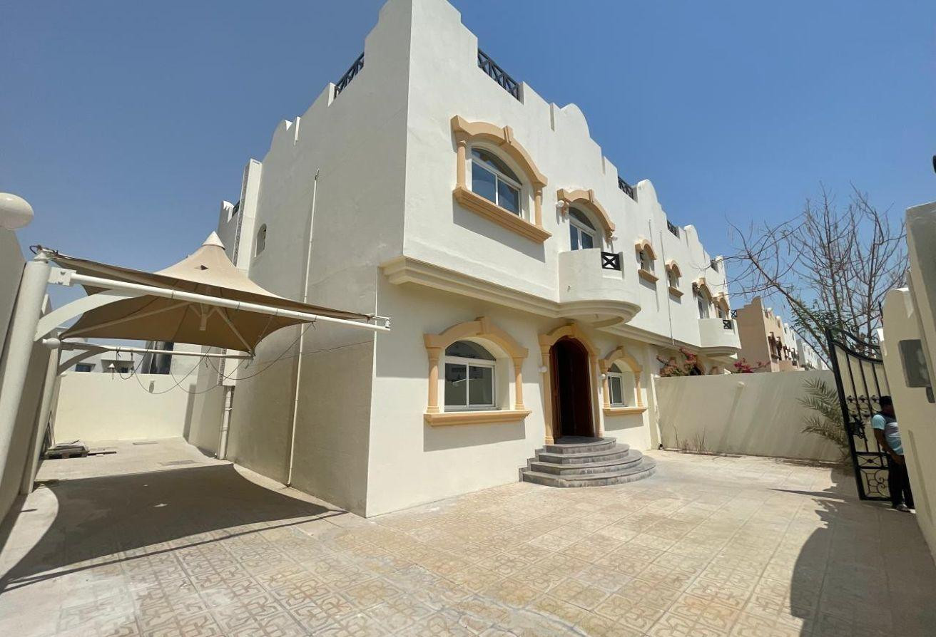 villa for rent in Ain Khaled unfurnished - Villa in Ain Khaled