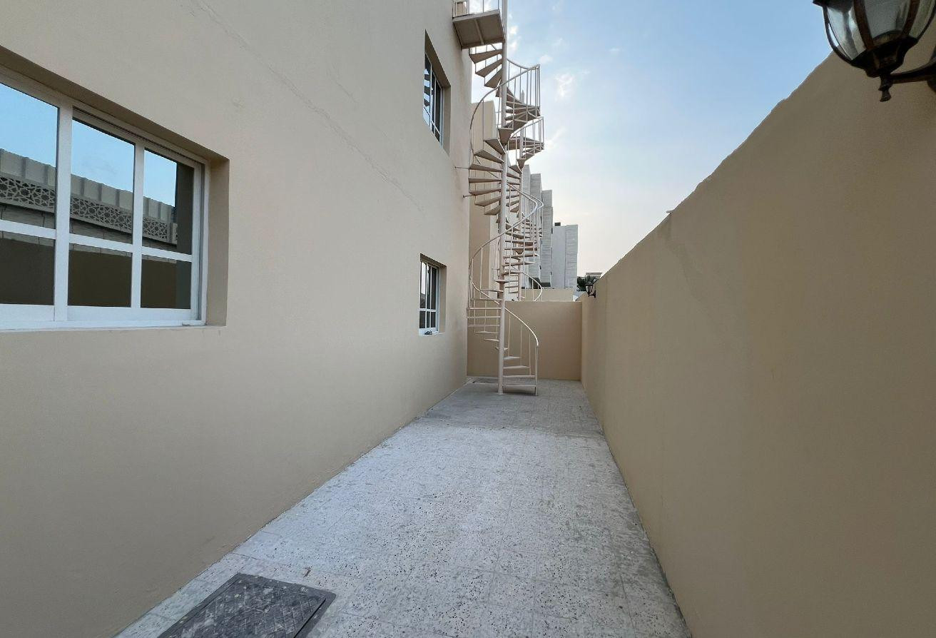 AMAZING VILLA 6 Bedrooms plus Maid in ABU HAMOUR - Apartment in Bu Hamour Street