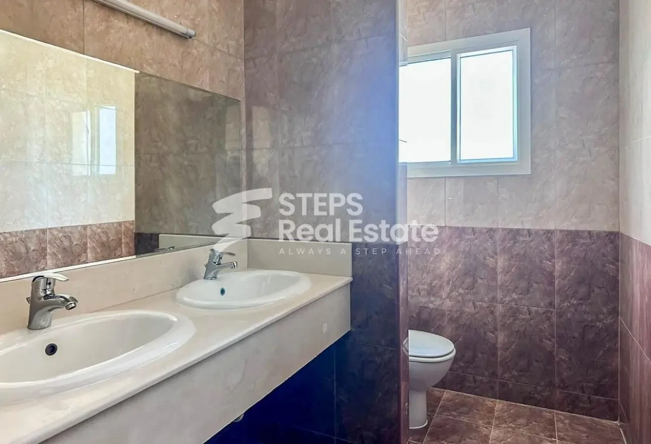 Spacious Villa with Maid&#39;s Room and Basement - Villa in Al Waab Street
