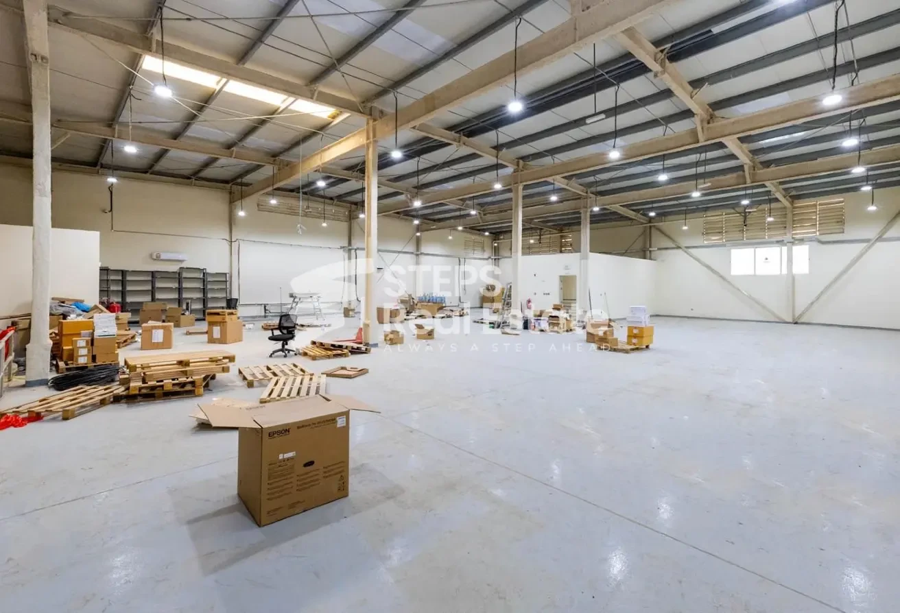 Brand New Warehouse with AC in Birkat Al Awamer - Warehouse in East Industrial Street